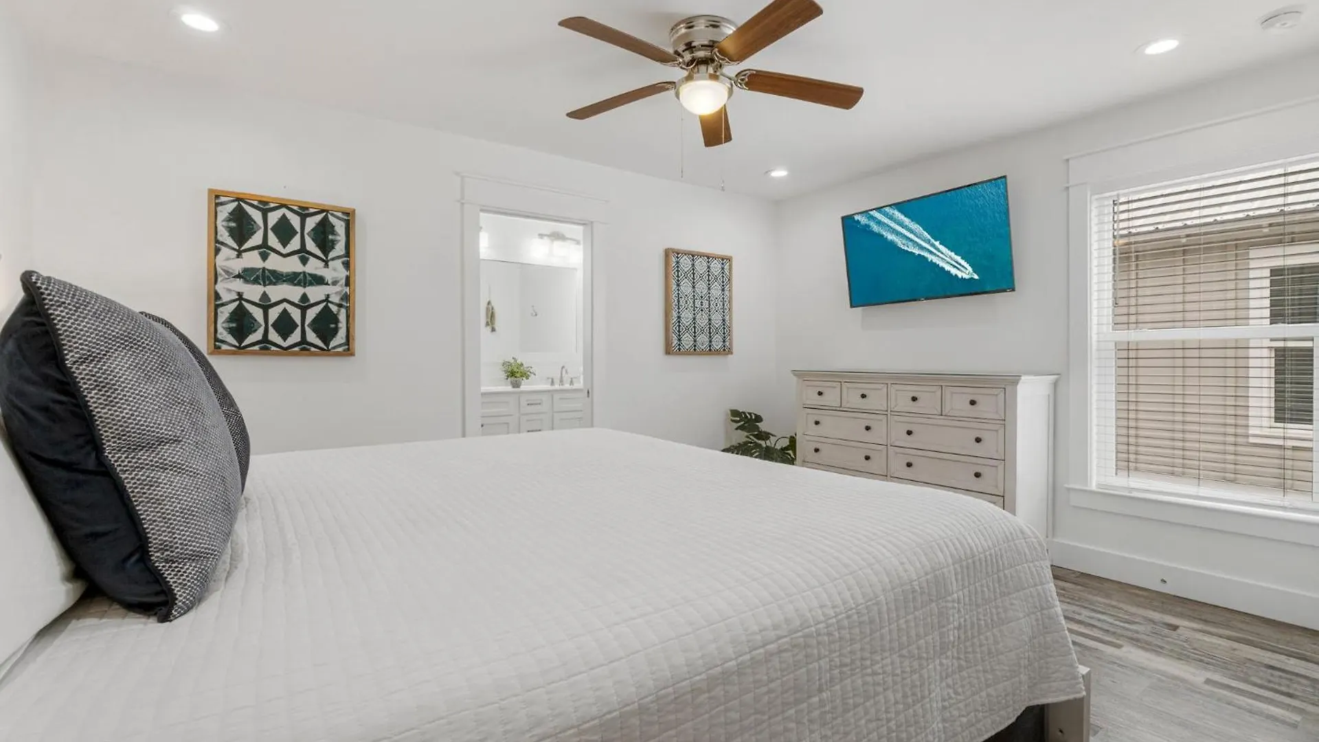 Get Your Sun With Jetted Pool And Game Room Destin